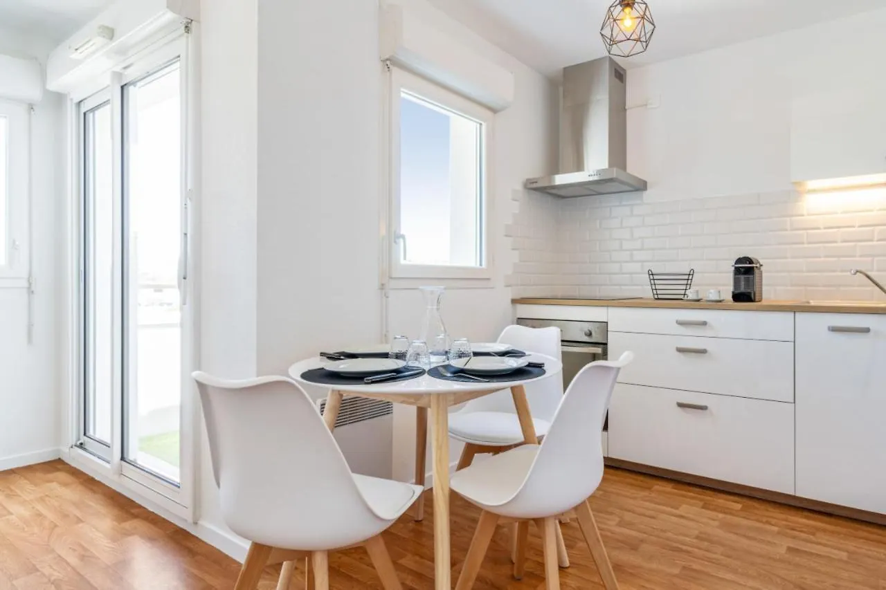 Nice Flat W Balcony And Garage In Vannes 5 Min To The Beach - Welkeys Apartment